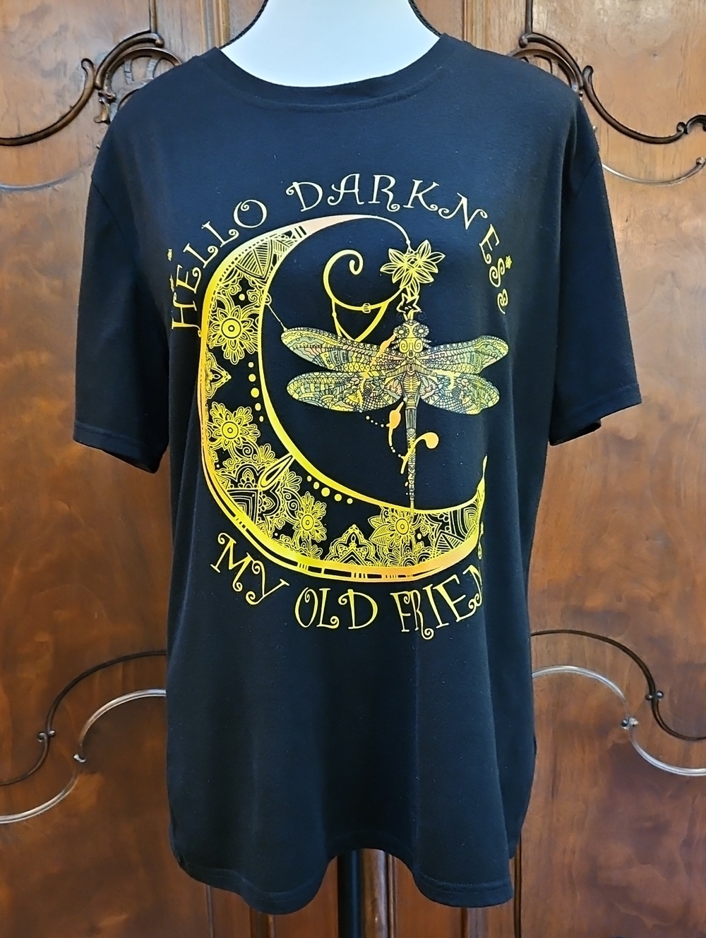 Sound Of Silence Black Short Sleeve Tee w/ Yellow Moon & Dragonfly Graphic Sz M